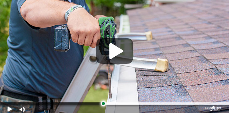 Video of the installation of LeafFilter gutter covers